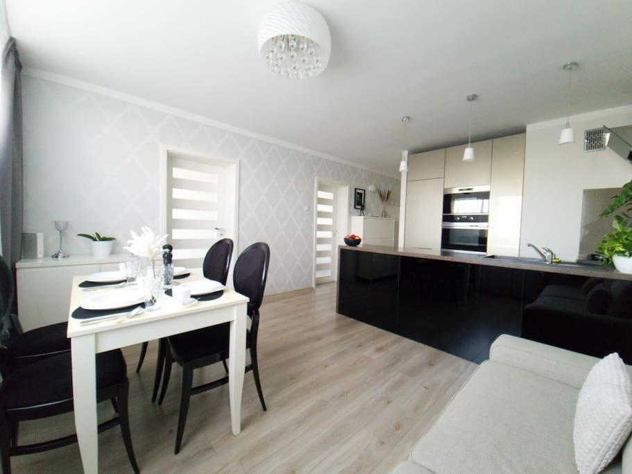 Ferienwohnung Uroczy, Jasny Apartament Oraz Bezplatny Parking! Krakau Exterior foto