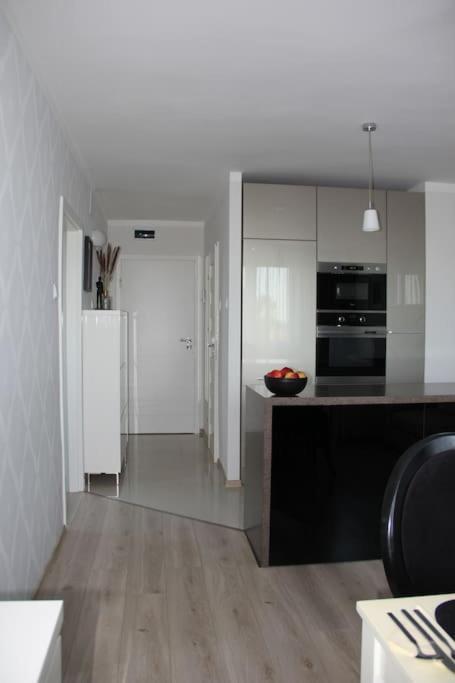 Ferienwohnung Uroczy, Jasny Apartament Oraz Bezplatny Parking! Krakau Exterior foto